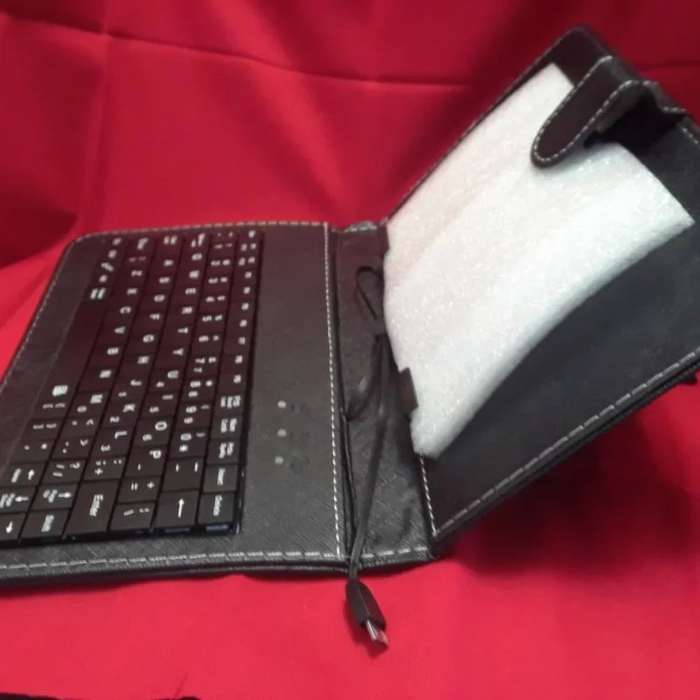 BRAND NEW Universal 7 inch Tablet Case with PC Keyboard and Flip Stand, Black